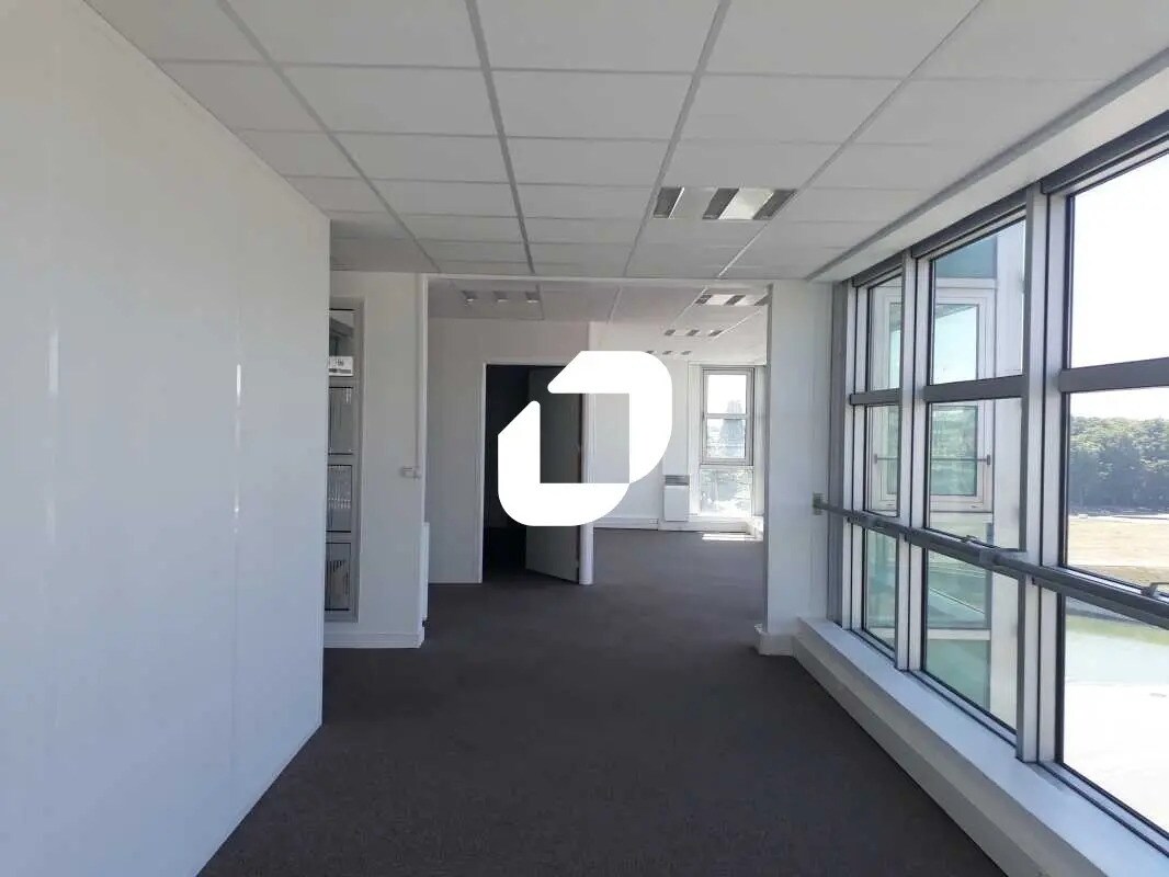 Bureau dans Guyancourt à louer Photo de l’immeuble– Image 1 sur 6