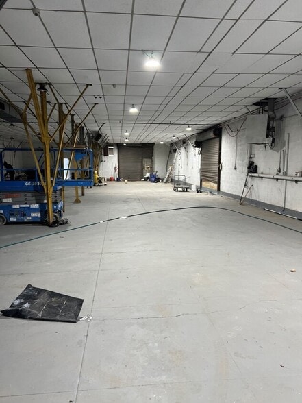 6104 Strickland Ave, Brooklyn, NY à louer - Photo de l’immeuble – Image 3 sur 14