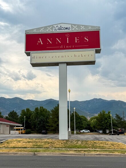 286 N 400 W, Kaysville, UT à louer - Photo de l’immeuble – Image 3 sur 5