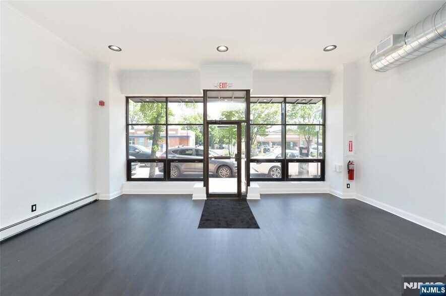 17 Godwin Ave, Ridgewood, NJ à louer - Photo de l’immeuble – Image 3 sur 15