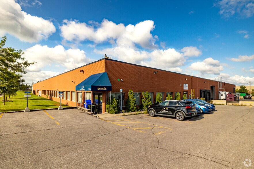 7701-7711 Rue Grenache, Montréal, QC à louer - Photo de l’immeuble – Image 3 sur 4