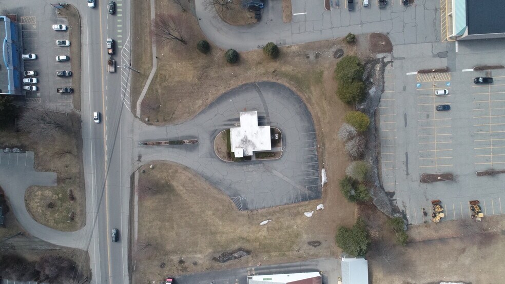 942 Putney Rd, Brattleboro, VT à vendre - Photo de l’immeuble – Image 3 sur 18