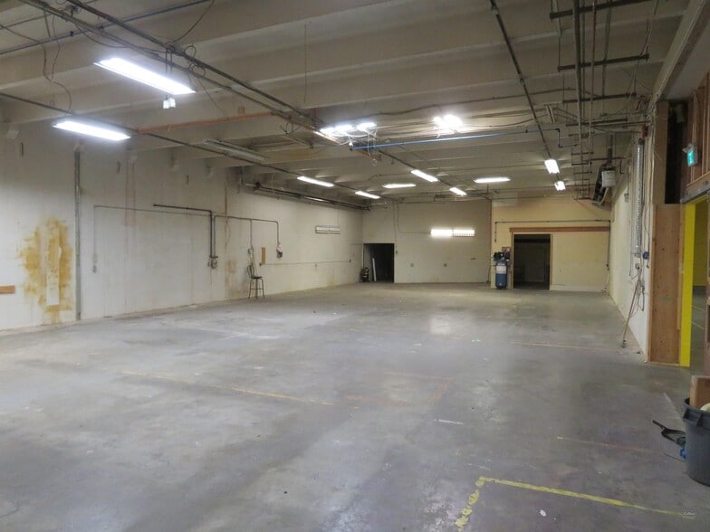 524E Culduthel Rd, Victoria, BC à louer - Photo intérieure – Image 3 sur 4