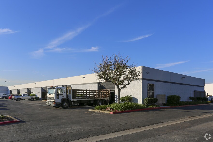 910-945 S Greenwood Ave, Montebello, CA à louer - Photo principale – Image 1 sur 7