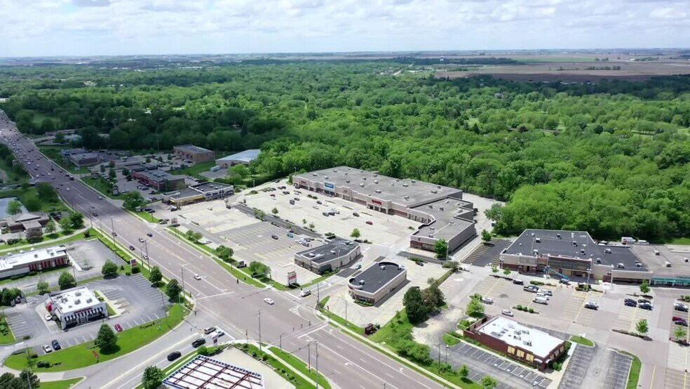 2453-2587 Sycamore Rd, Dekalb, IL à louer - Vidéo sur l’annonce professionnelle – Image 2 sur 8