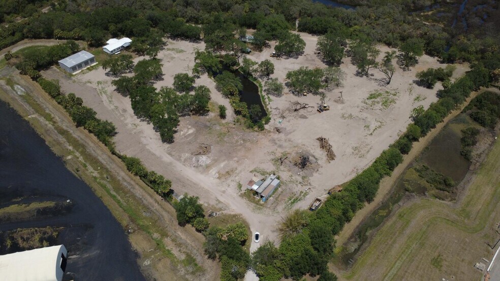 5960 Jensen Rd, Tampa, FL à louer - Photo de l’immeuble – Image 3 sur 8
