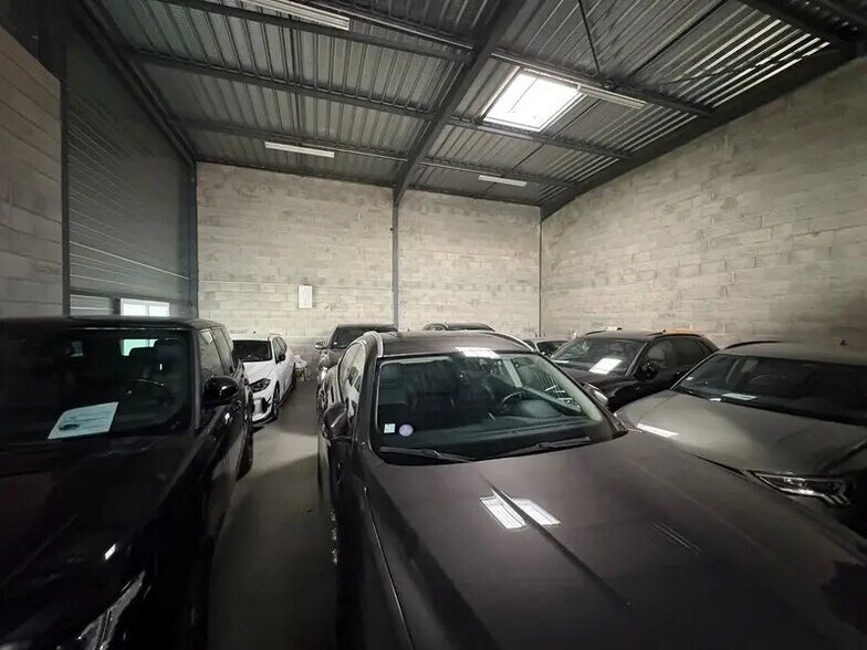 Bureau dans Chassieu à louer - Photo de l’immeuble – Image 3 sur 5