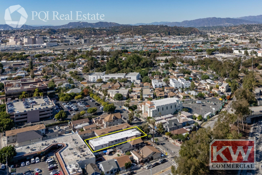 1822 Bridge St, Los Angeles, CA à vendre - Photo de l’immeuble – Image 3 sur 30