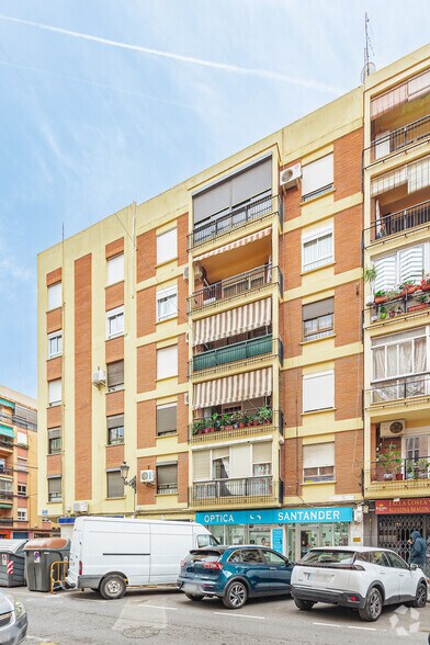 Immeuble residentiel dans València, Valencia à vendre - Photo de l’immeuble – Image 2 sur 3