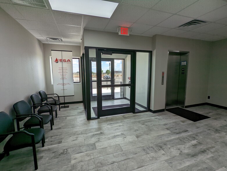 6999 E Hwy 80, Odessa, TX à louer - Photo de l’immeuble – Image 3 sur 7