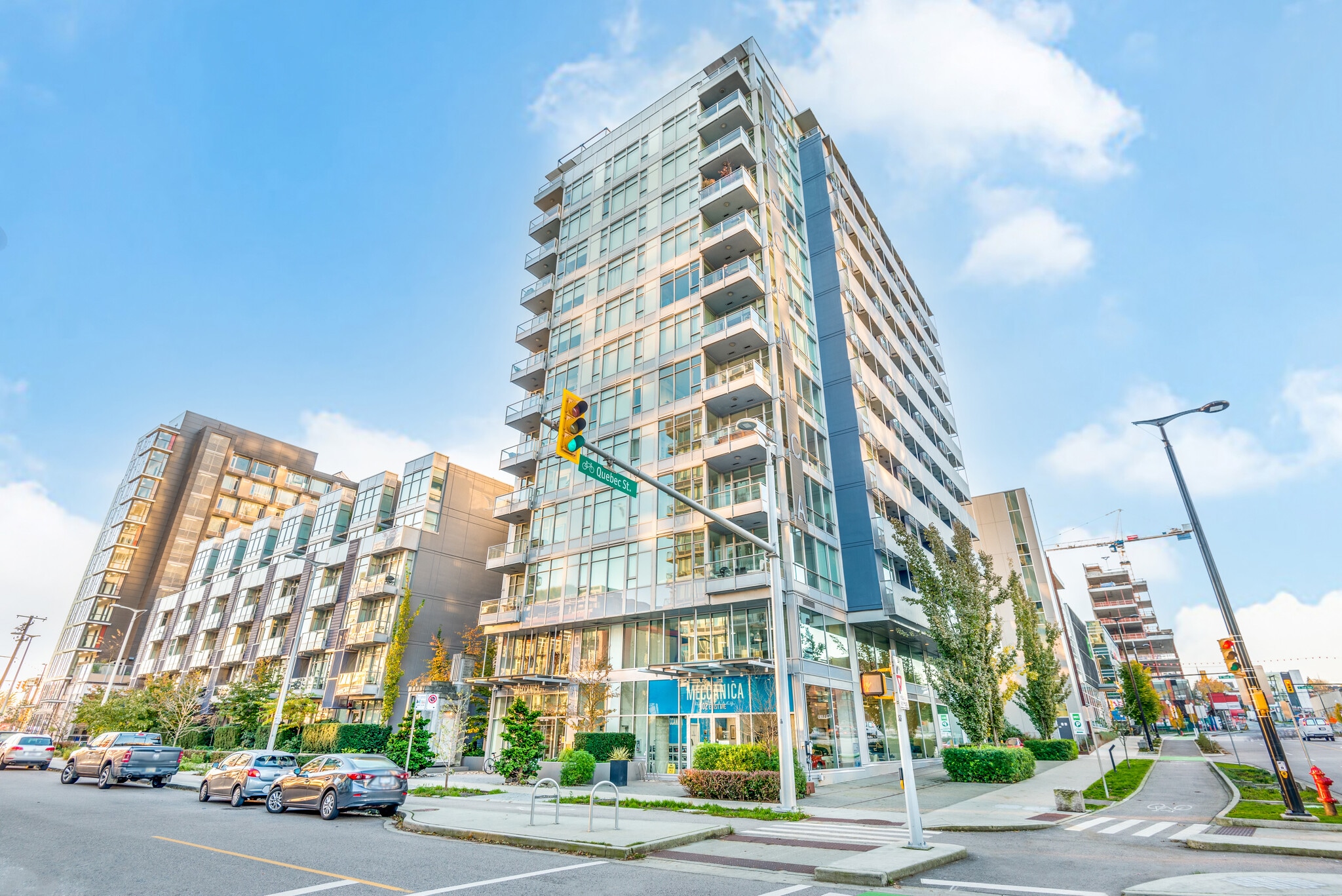 102 1st Av, Vancouver, BC à louer Photo principale– Image 1 sur 14