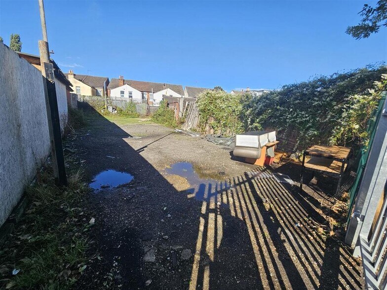 151 Ash Rd, Aldershot à louer - Photo de l’immeuble – Image 3 sur 15