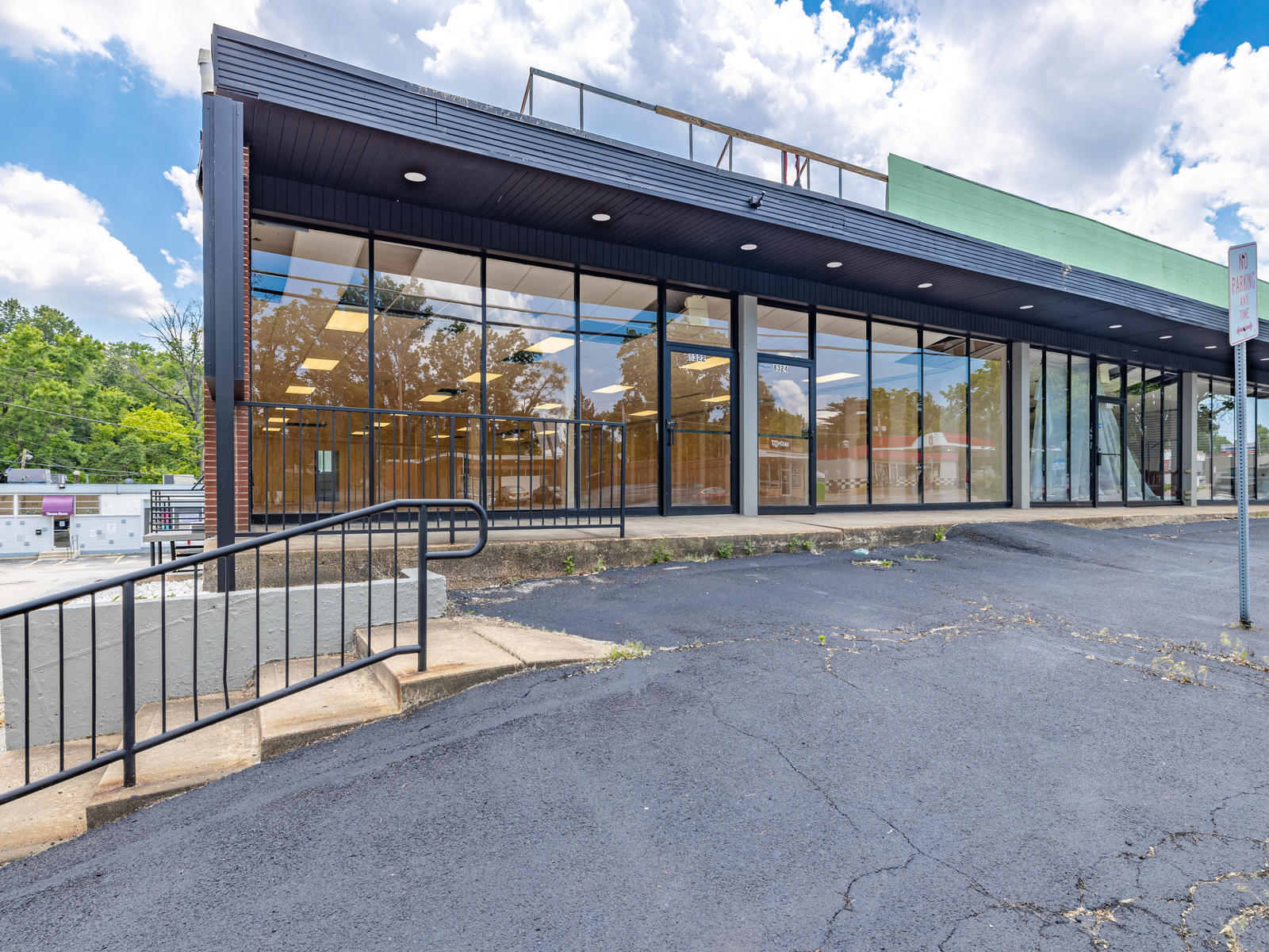 8322-8330 Olive Blvd, Saint Louis, MO à louer Photo principale– Image 1 sur 18