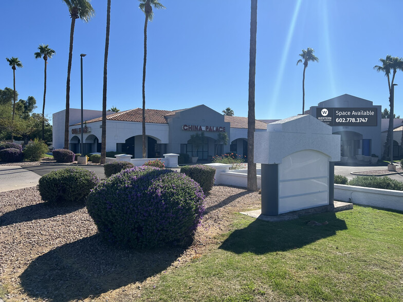 5761 E Brown Rd, Mesa, AZ à louer - Photo de l’immeuble – Image 1 sur 6