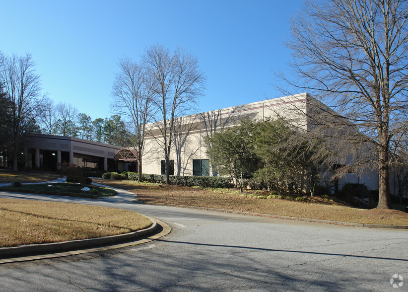 5125 Peachtree Industrial Blvd, Peachtree Corners, GA à louer - Photo de l’immeuble – Image 1 sur 3