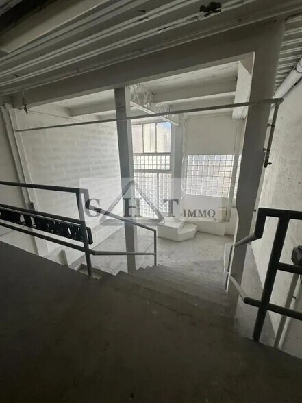 Industriel/Logistique dans Ivry-sur-Seine à vendre - Photo de l’immeuble – Image 2 sur 10