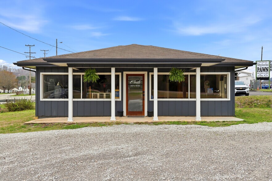 1212 Clinch, Clinton, TN à vendre - Photo principale – Image 1 sur 14