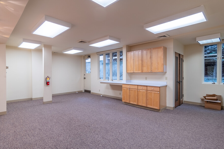 400 Camino Aguajito, Monterey, CA à louer - Photo intérieure – Image 3 sur 32