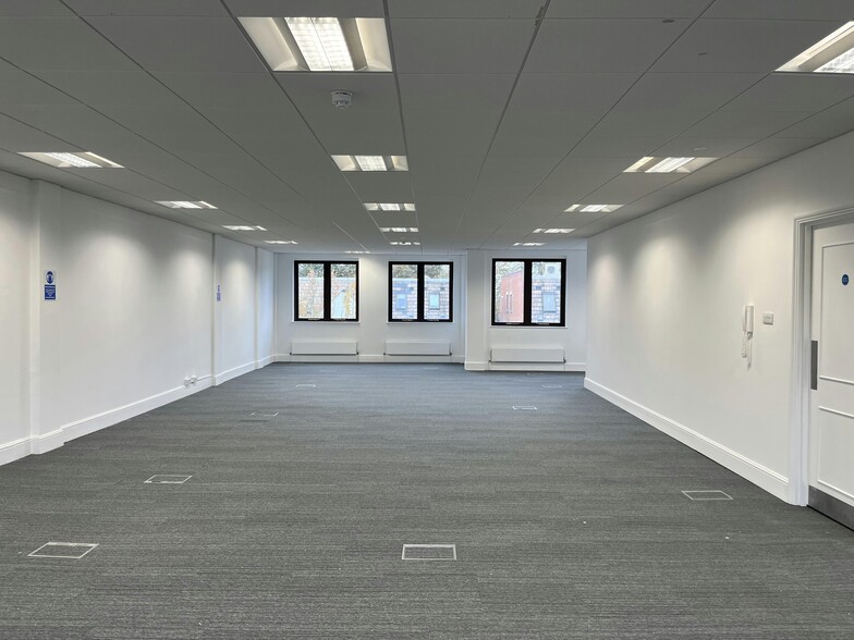 Twyford Place, Lincoln Rd, High Wycombe à louer - Photo de l’immeuble – Image 3 sur 20