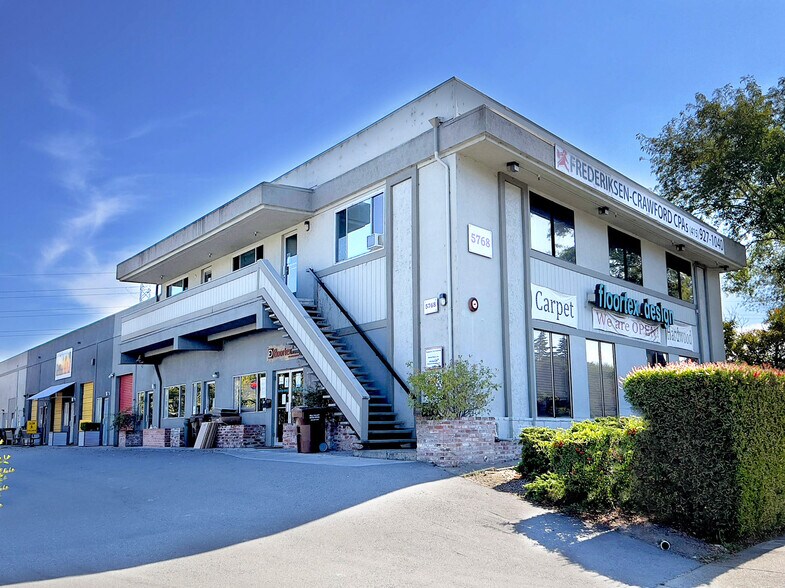5768 Paradise Dr, Corte Madera, CA à louer - Photo de l’immeuble – Image 1 sur 5