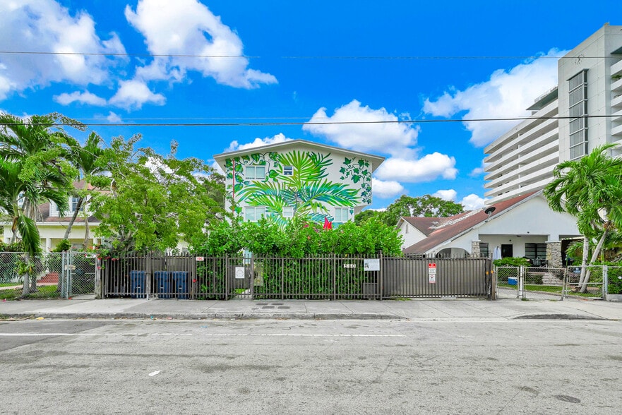 560 NW 1st St, Miami, FL à vendre - Photo de l’immeuble – Image 3 sur 10