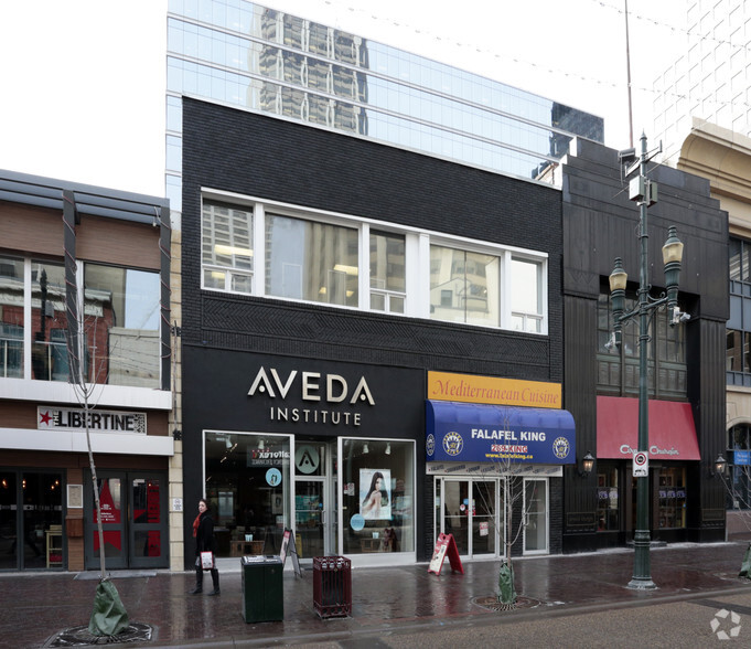 225 8th Ave SW, Calgary, AB à louer - Photo de l’immeuble – Image 2 sur 8
