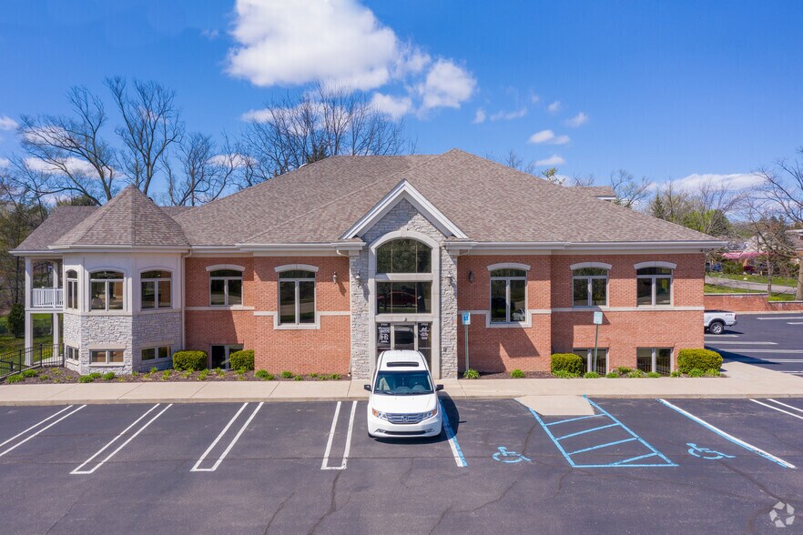 37500 7 Mile Rd, Livonia, MI à louer - Photo de l’immeuble – Image 2 sur 14