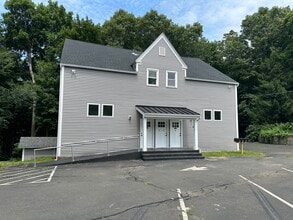 5 Riverside Rd, Sandy Hook, CT à louer Photo de l’immeuble– Image 1 sur 8