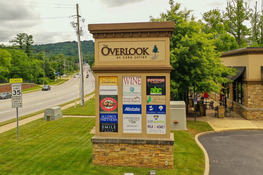 600 Julian Ln, Arden, NC à vendre - Photo de l’immeuble – Image 3 sur 10