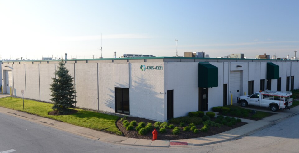 4205-4321 United Pky, Schiller Park, IL à louer Photo de l’immeuble– Image 1 sur 2