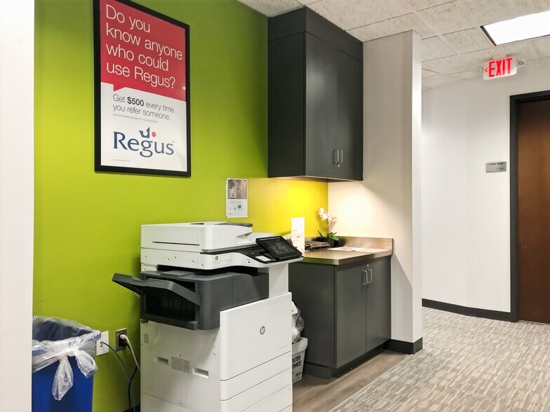 125 Half Mile Rd, Red Bank, NJ à louer - Photo intérieure – Image 3 sur 12