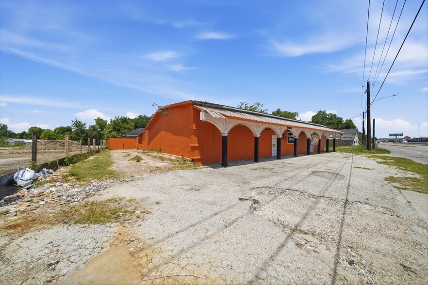 7715 W Hardy Rd, Houston, TX à vendre - Photo de l’immeuble – Image 2 sur 15