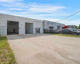 2200 SW 58th Ave, West Park, FL à louer Photo intérieure– Image 2 sur 4