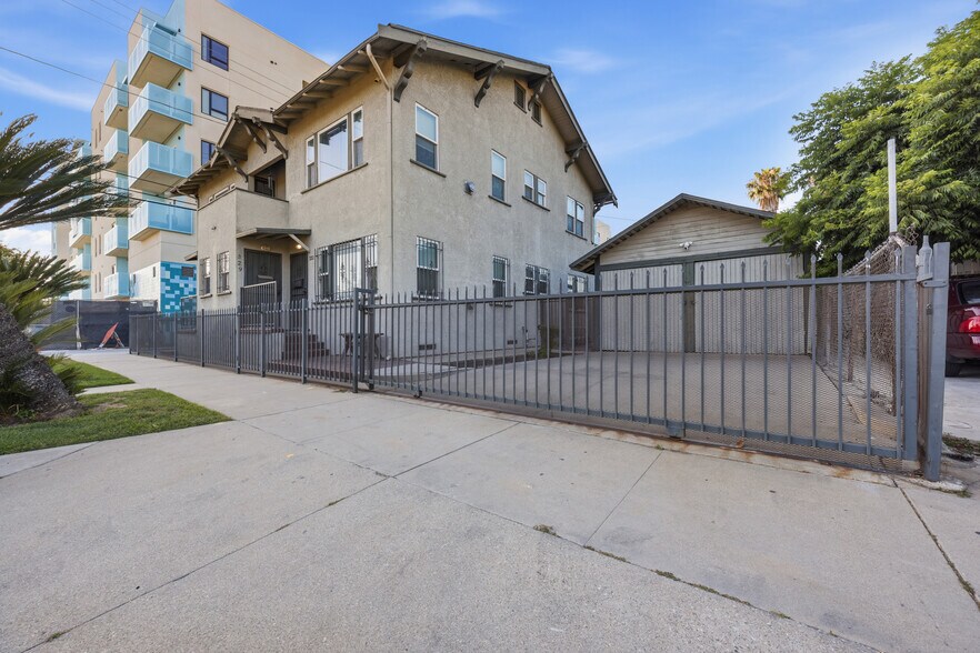 325 E 14th St, Long Beach, CA à vendre - Photo de l’immeuble – Image 3 sur 21