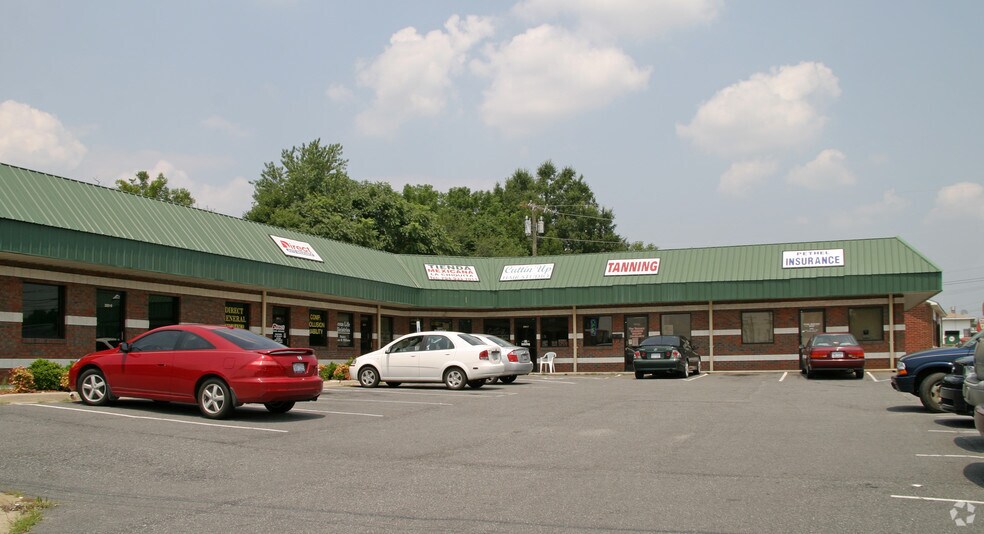 2001 N Cannon Blvd, Kannapolis, NC à louer - Photo de l’immeuble – Image 2 sur 11