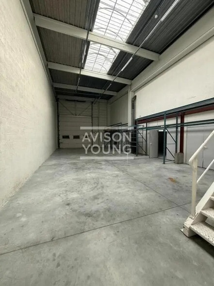 Local d’activités dans Le Mesnil-Amelot à louer - Photo intérieure – Image 2 sur 4