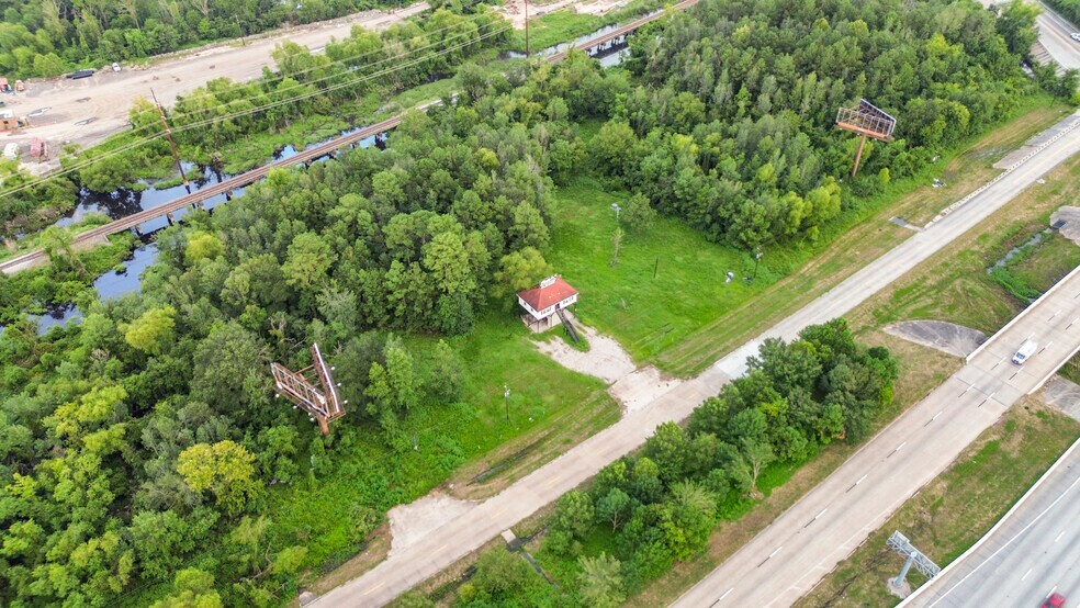 14815 I-45, Conroe, TX à vendre - Photo de l’immeuble – Image 3 sur 7