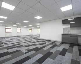 Bruntcliffe Rd, Morley à louer Photo intérieure– Image 2 sur 3