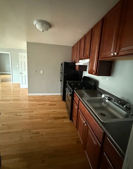 467 Allen St, New Britain, CT à vendre - Photo de l’immeuble – Image 2 sur 11