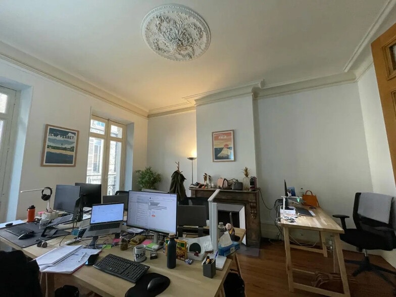 Bureau dans Bordeaux à vendre - Photo de l’immeuble – Image 2 sur 12