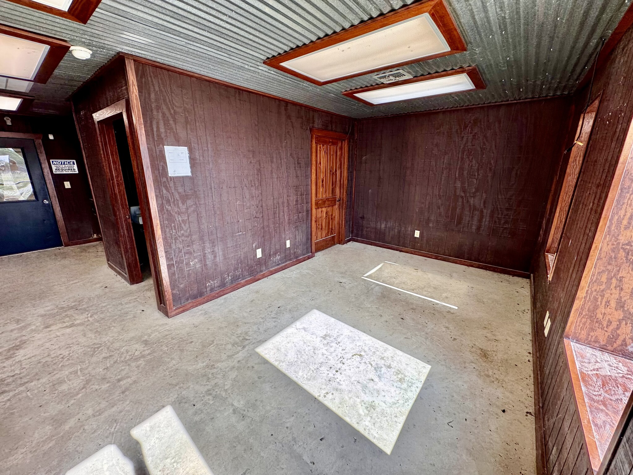 1273 County Road 429, Pleasanton, TX à louer Photo de l’immeuble– Image 1 sur 17