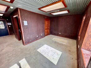1273 County Road 429, Pleasanton, TX à louer Photo de l’immeuble– Image 1 sur 17