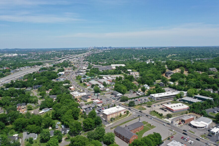 6210 Charlotte Pike, Nashville, TN à louer - Photo de l’immeuble – Image 2 sur 5