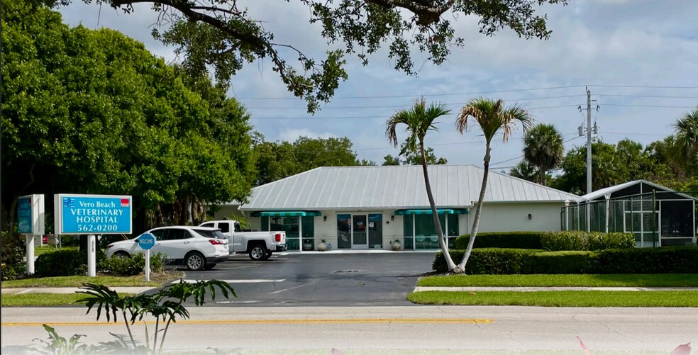 498 22nd Pl, Vero Beach, FL à vendre - Photo de l’immeuble – Image 1 sur 4