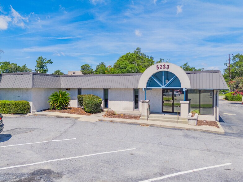 5223 Paulsen St, Savannah, GA à louer - Photo de l’immeuble – Image 1 sur 19