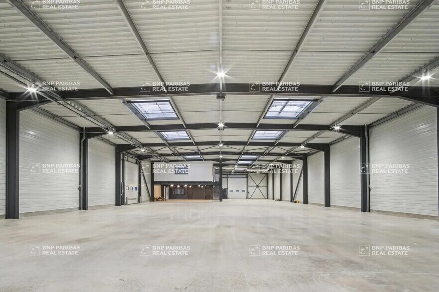 Local d’activités dans Vaires-sur-Marne à louer - Photo de l’immeuble – Image 2 sur 18