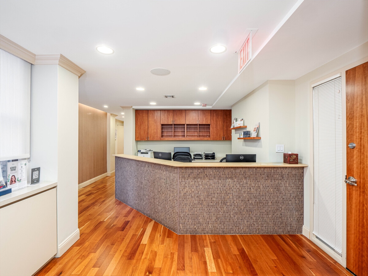115 E 61st St, New York, NY 10065 - Lot E -  - Photo intérieure - Image 1 of 8
