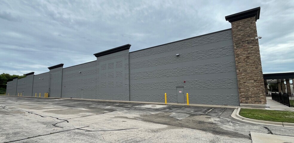 1540 S 108th St, West Allis, WI à louer - Photo de l’immeuble – Image 3 sur 11