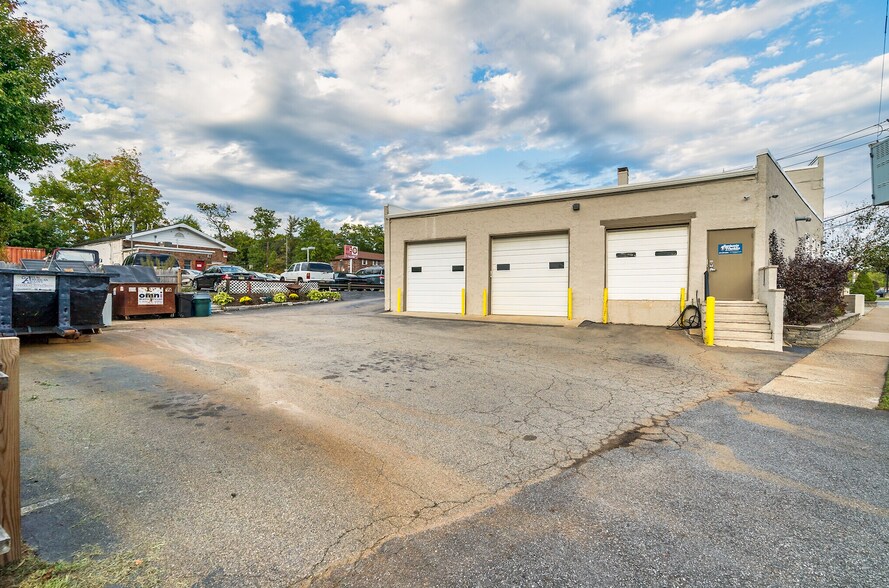 324 Ringwood Ave, Pompton Lakes, NJ à louer - Photo de l’immeuble – Image 3 sur 32