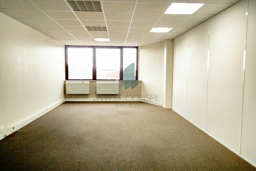 Bureau dans Argenteuil à vendre - Photo de l’immeuble – Image 3 sur 7